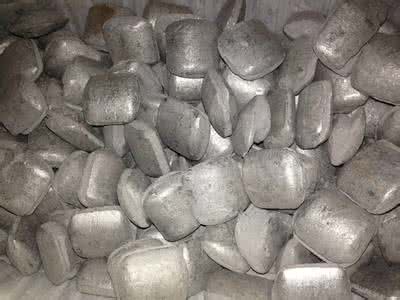 一位發言人表示，巴西淡水河谷（Vale）正在重新評估其在新喀里多尼亞虧損的鎳業務，這是上月新上任的首席執行官Fabio Schvartsman對表現不佳資產進行廣泛考核的一部分。